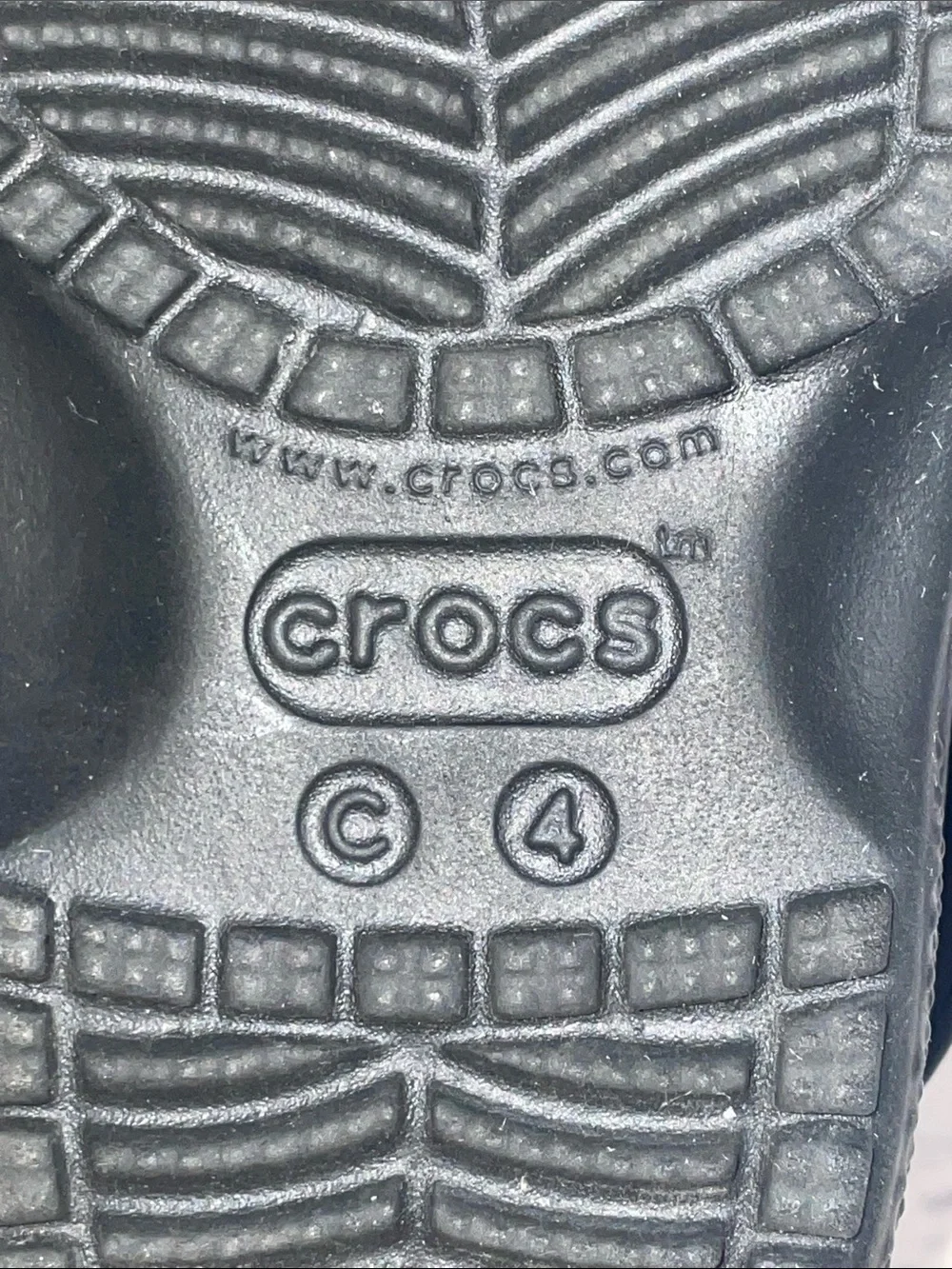 CROCS Kids Classic Clog in Black. Size 4